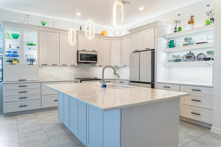 Bright and Elegant Kitchen Remodel with Quartz Island